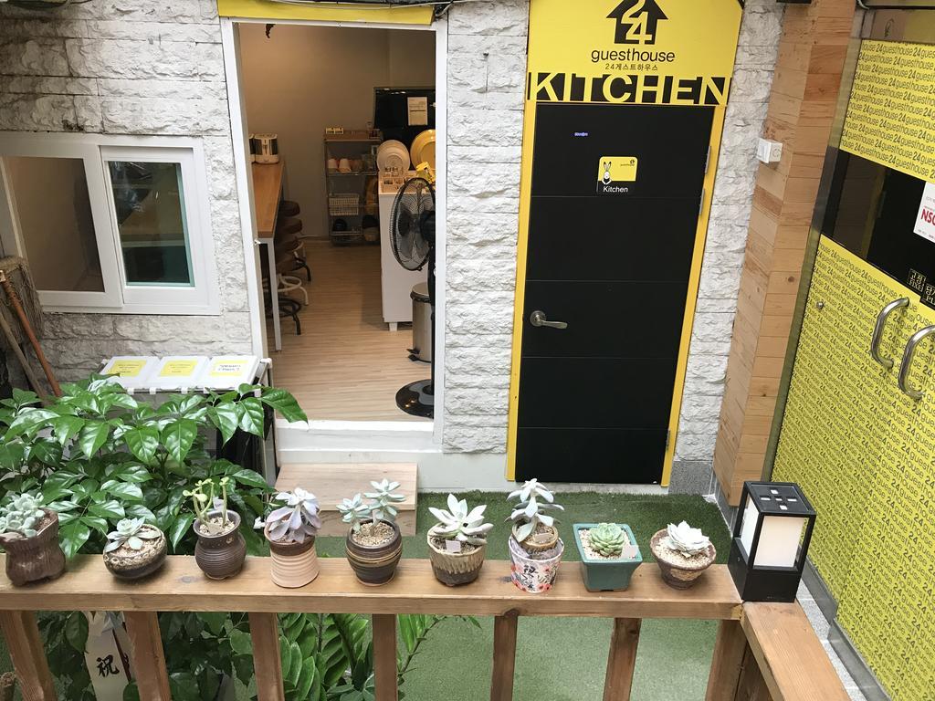 24 Guesthouse Jongno Tower Seoel Buitenkant foto