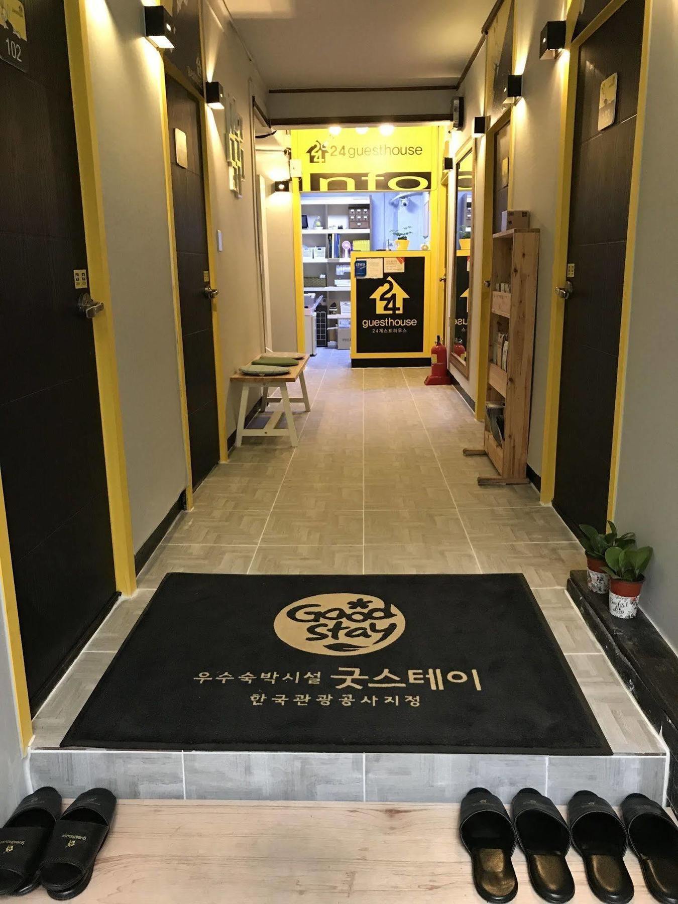 24 Guesthouse Jongno Tower Seoel Buitenkant foto